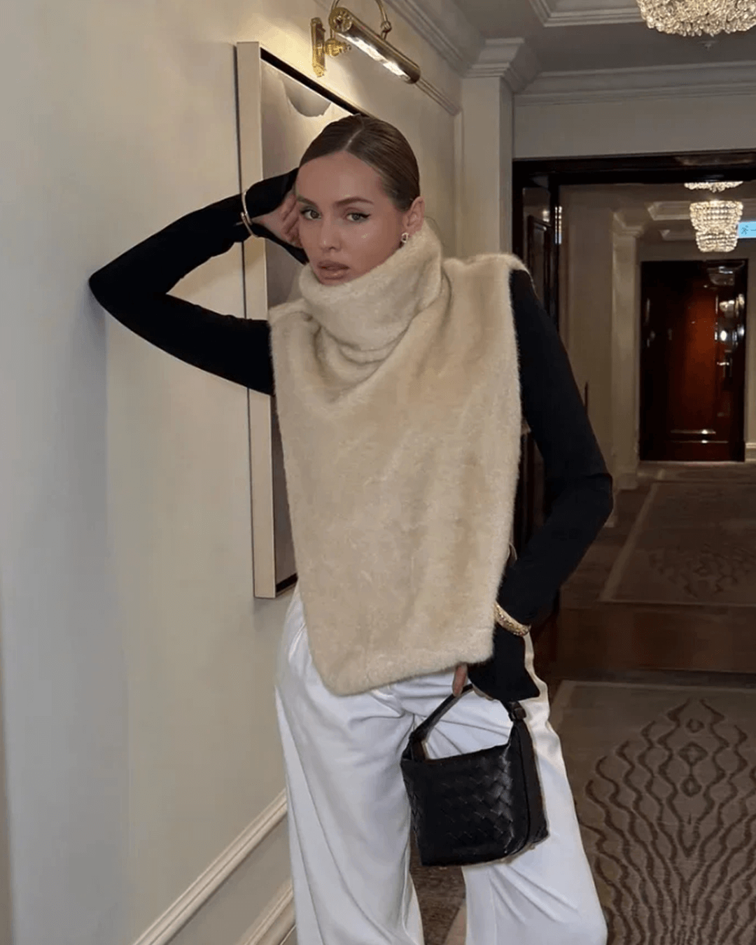 Gilet à col roulé en fausse fourrure Carina