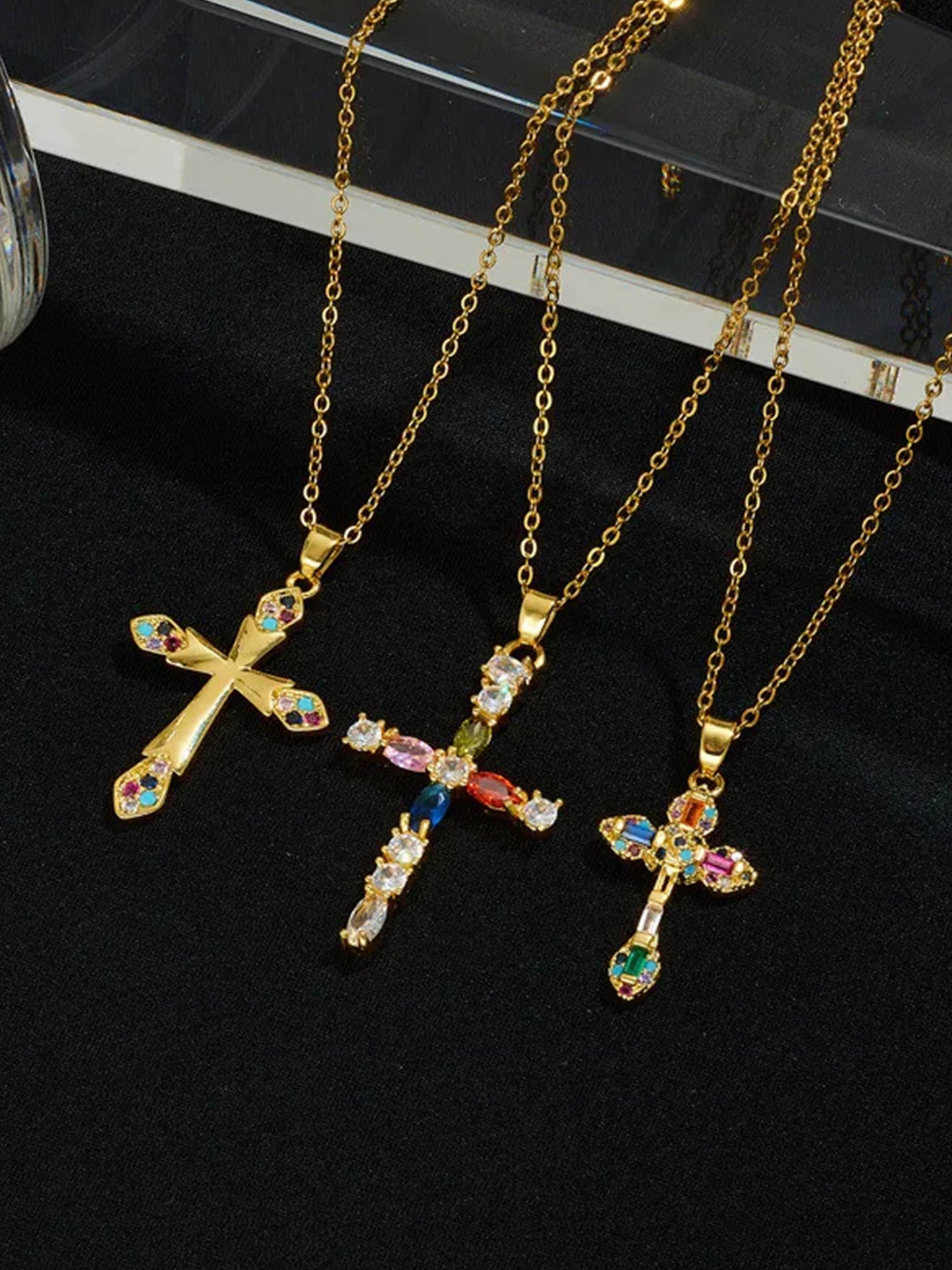 Collier Pendentif Croix en Zircon Lucy