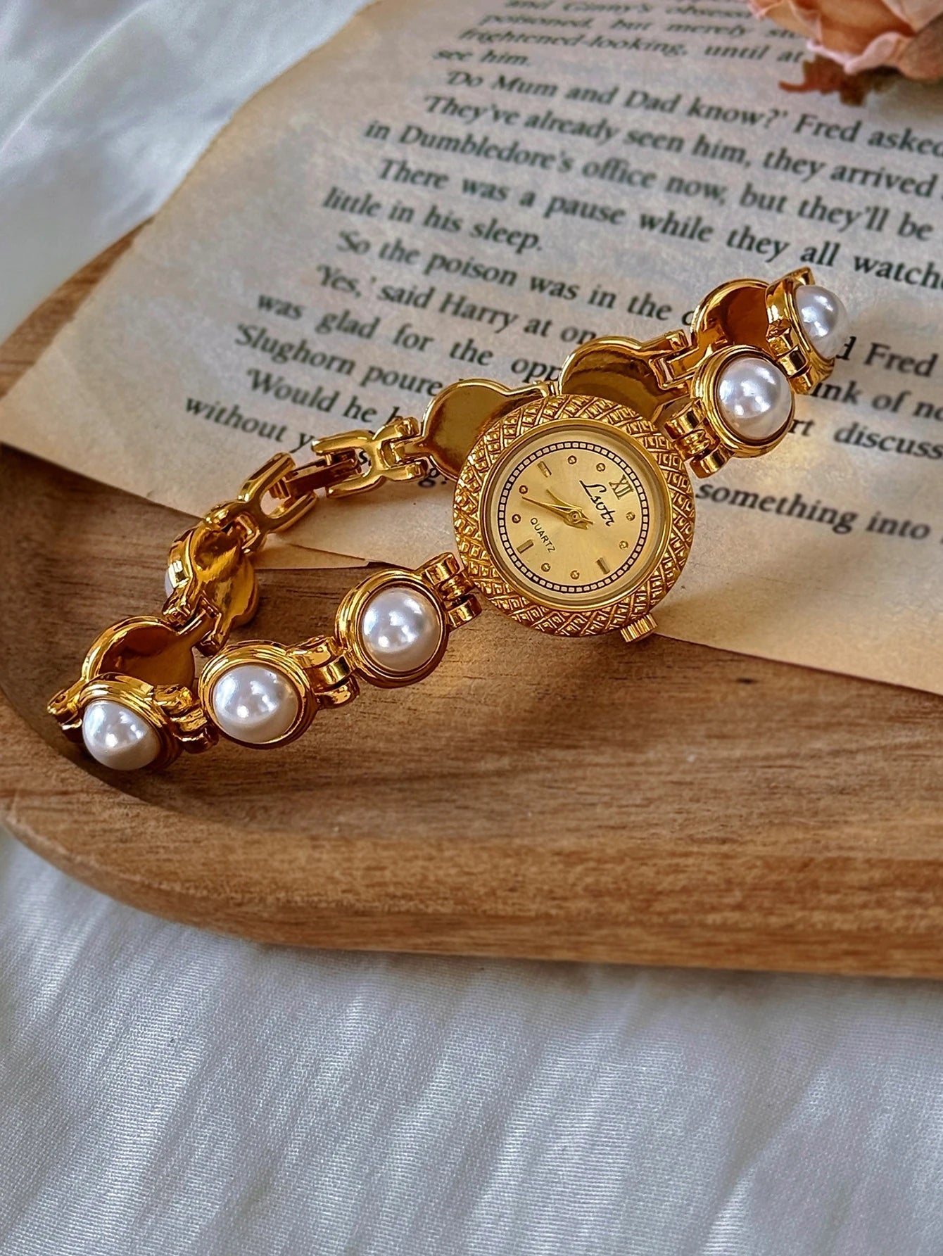 ZEYA - Anara Women's Watch - Elegant Golden Quartz Timepiece with Pearl Inlay