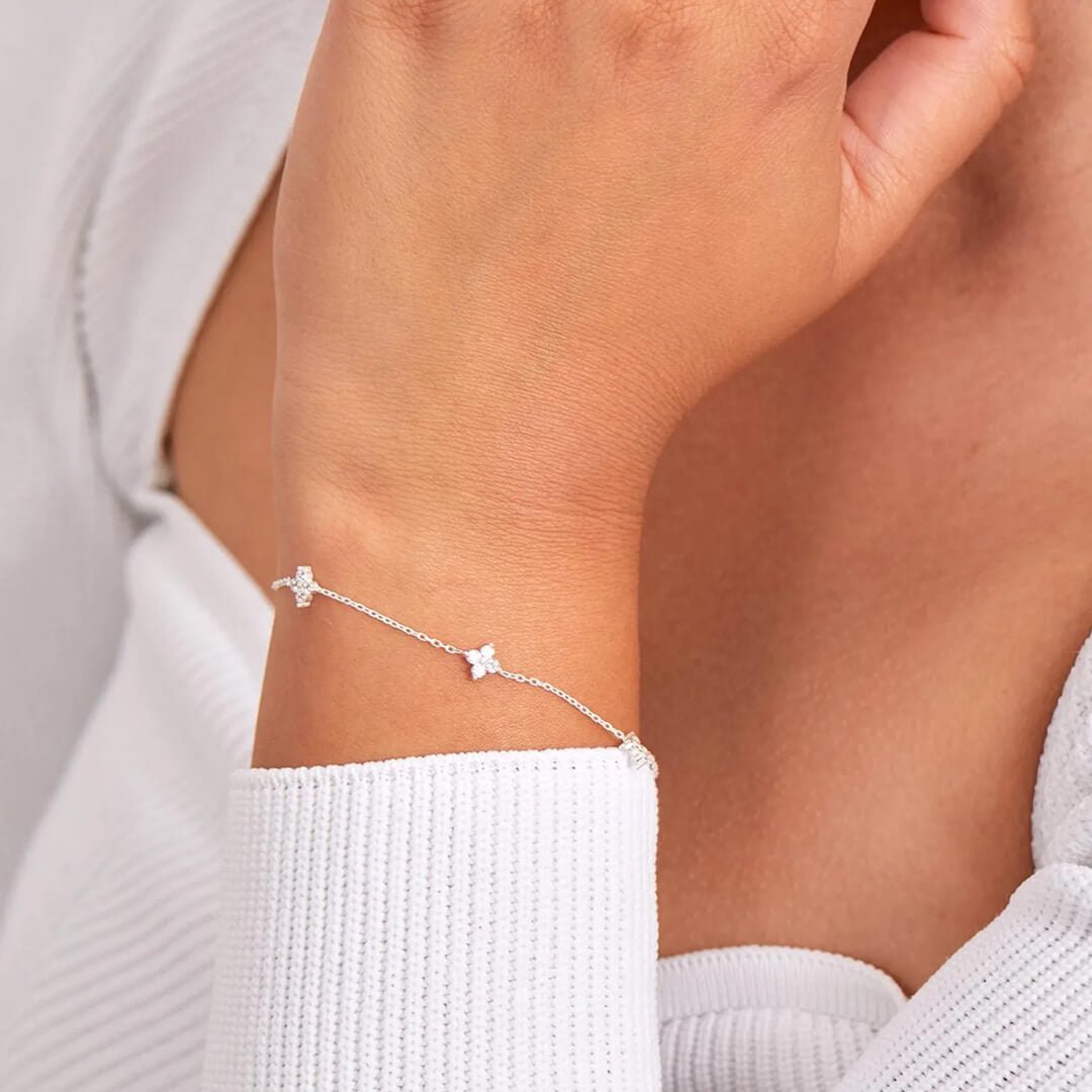 ZEYA - Dina Rhinestone Flower Chain Bracelet