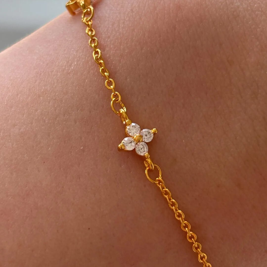 ZEYA - Dina Rhinestone Flower Chain Bracelet