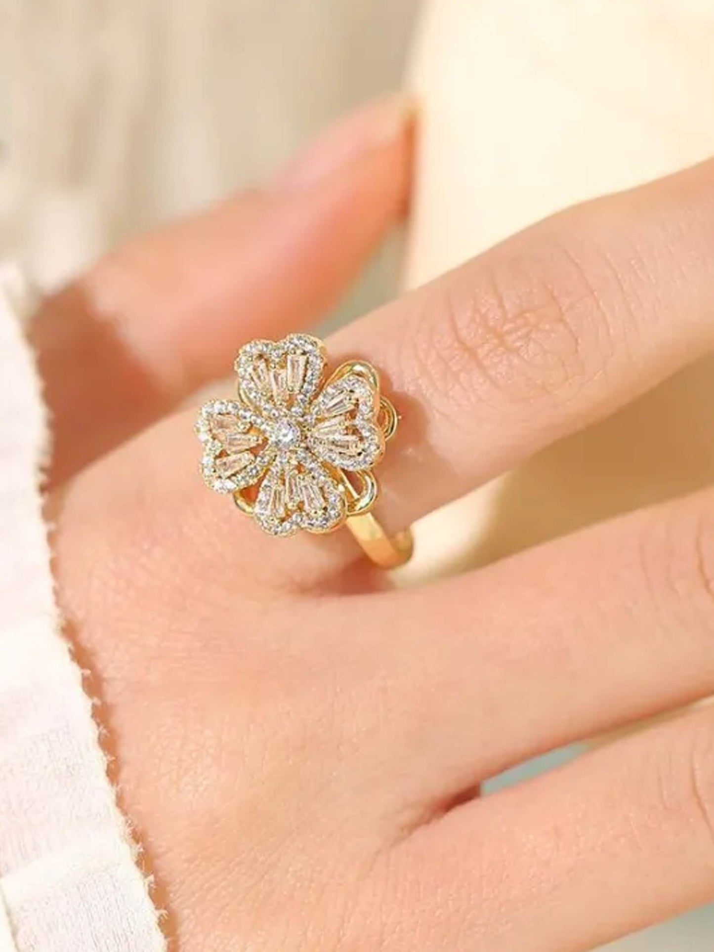 ZEYA - Hazel Clover Leaf Anxiety Ring