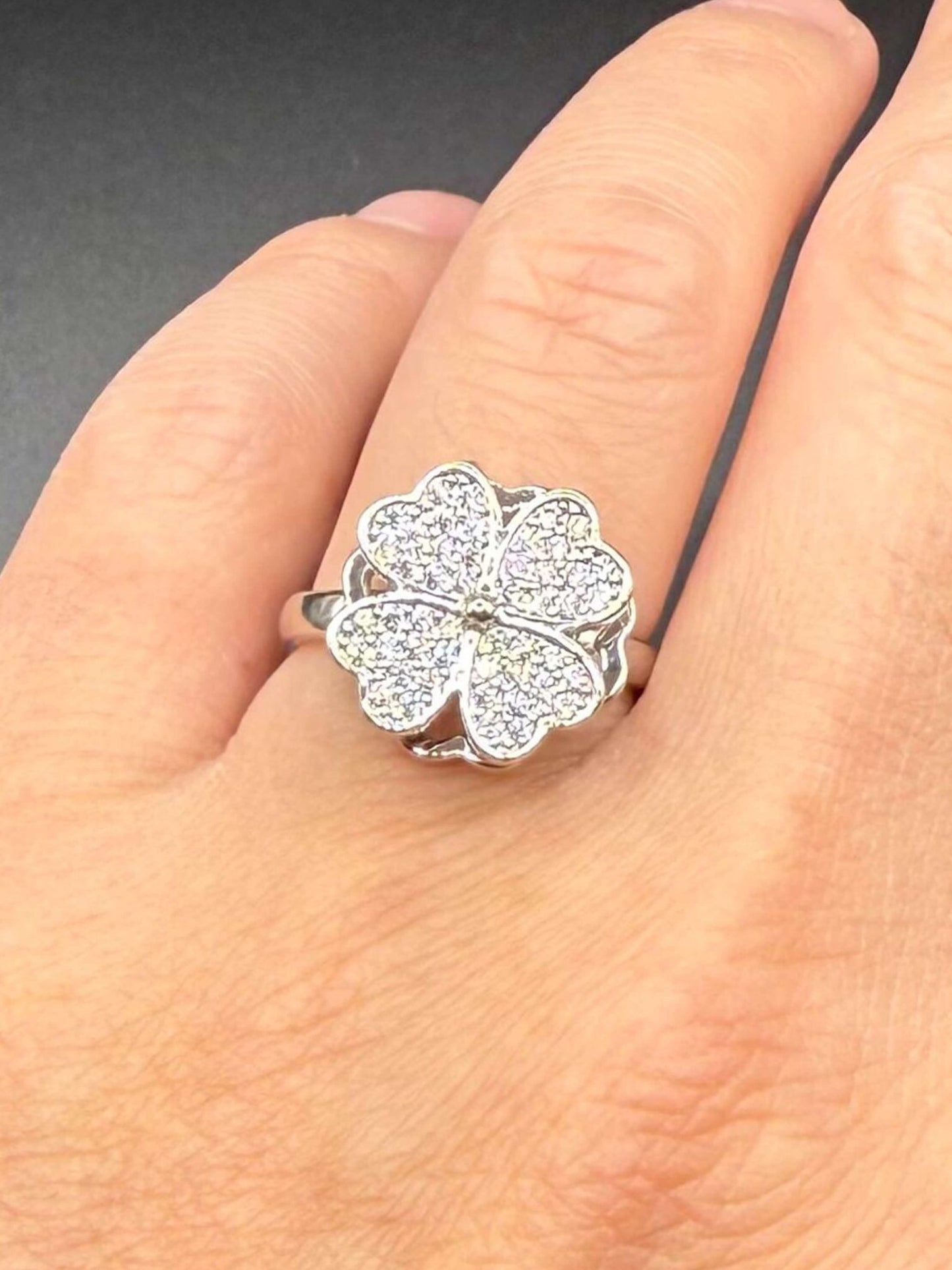 ZEYA - Hazel Clover Leaf Anxiety Ring